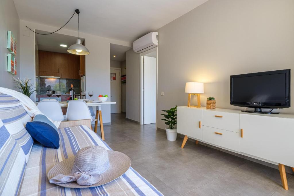Apartamentos Estival Park — La Pineda, Catalonia
