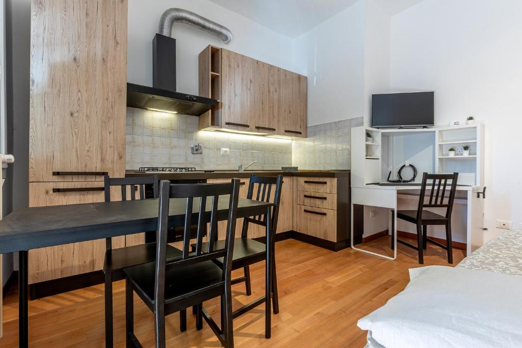 GuestHost - Cozy Studio with Balcony in Bologna - 1