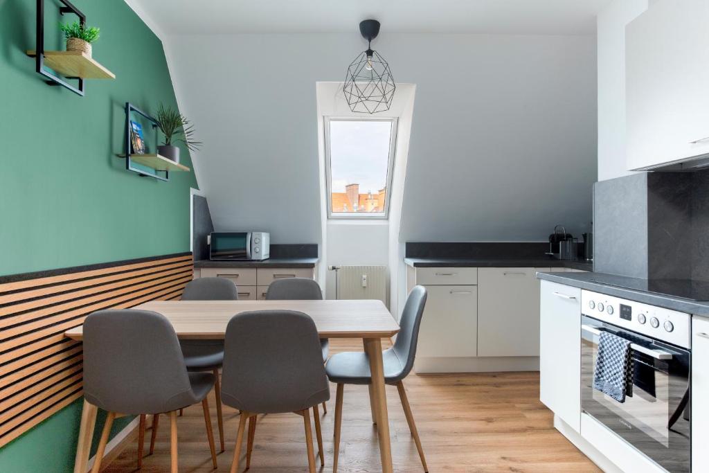 Luxury Design Altstadt Suite - 3BR & Free Parking by HERO HOMES Graz - 2