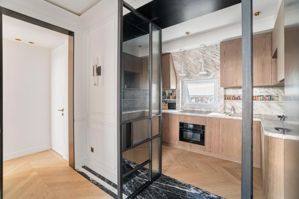 Luxury Apartment Eiffel Tower View - 3