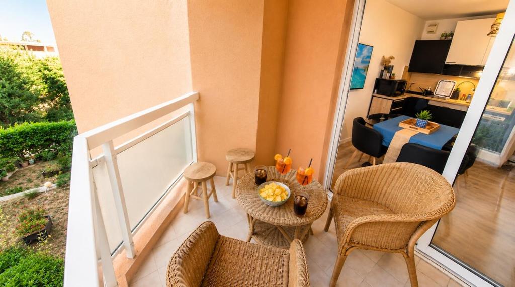 Holiday apartment Private parking Beach - 2