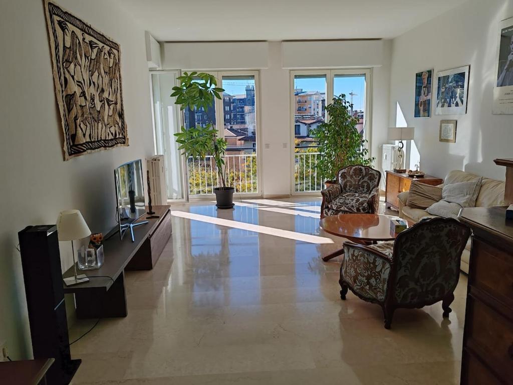 Spacious Apartment - M4 to Duomo - Free Garage - 1