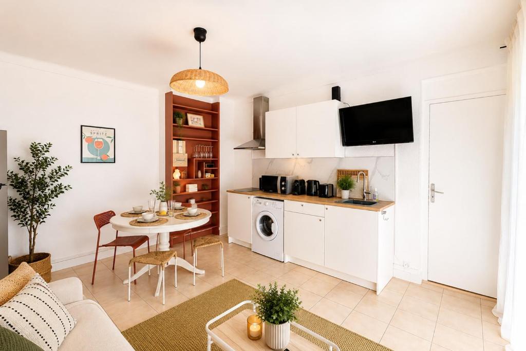 AGENCE HENRI CAMILLE - CIRODDE - 2 chambres grande terrasse 5 min Croisette - 4