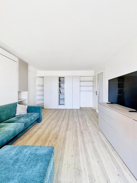 Cap d'Antibes - For 2 people, sea view & parking - 4