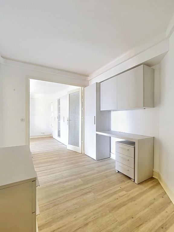 Cap d'Antibes - For 2 people, sea view & parking - 5