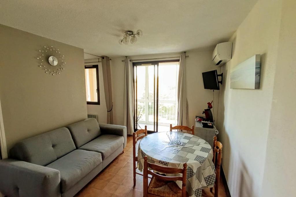 Apartment with balcony near beach - 2