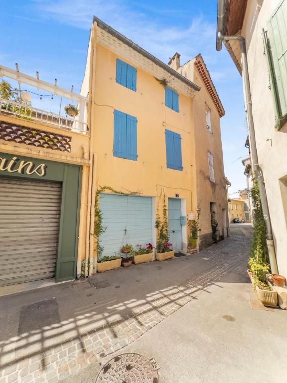 Typical town house with a private garden - 5