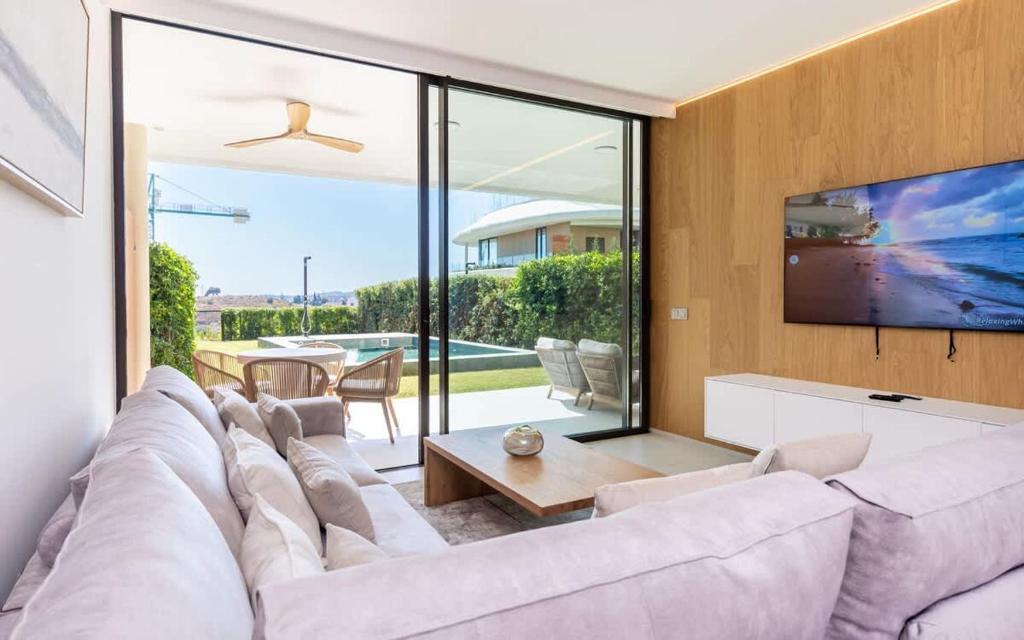 Eden Retreat Luxury 2BR with Private Pool - 1