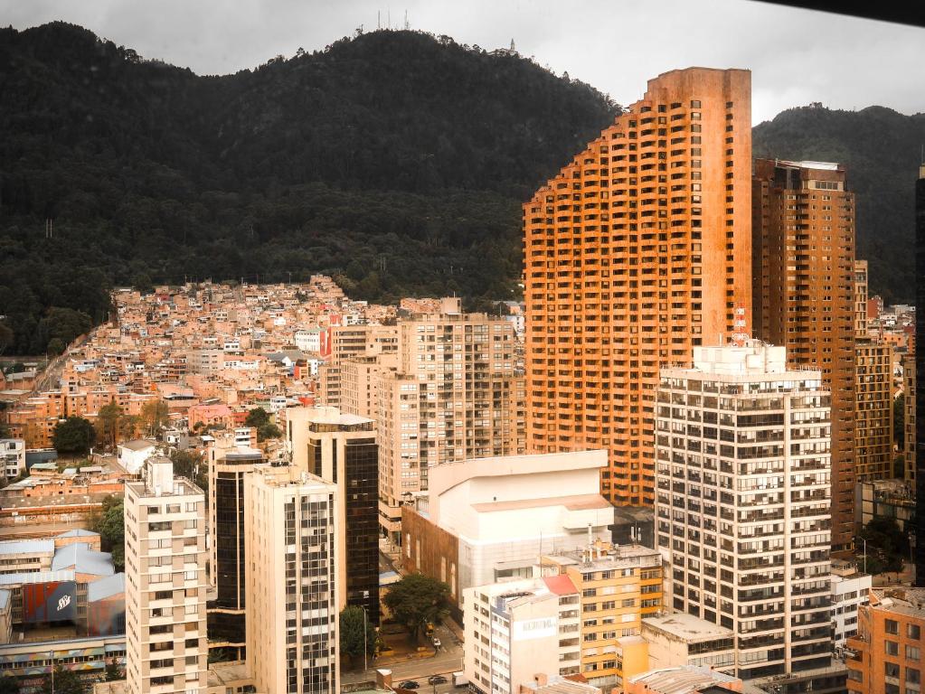 Modern Studio with view of Monserrate, 25th Floor - 4