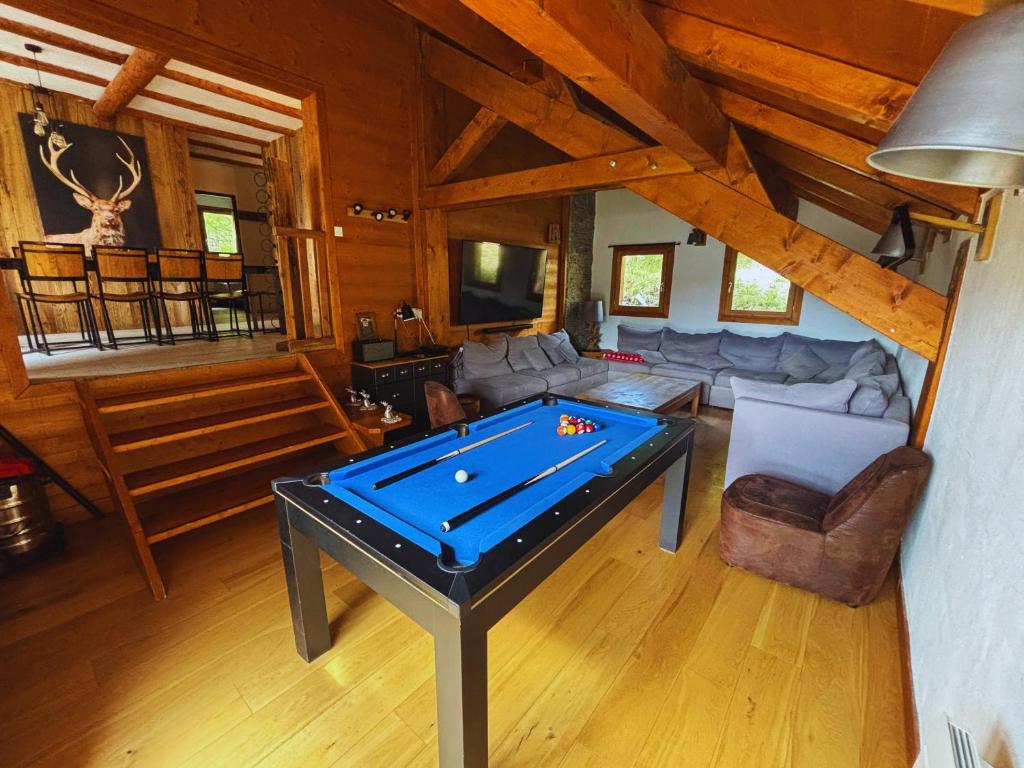 Slope-Side Chalet w/Jacuzzi, Home Cinema, for 16 Guests - 4