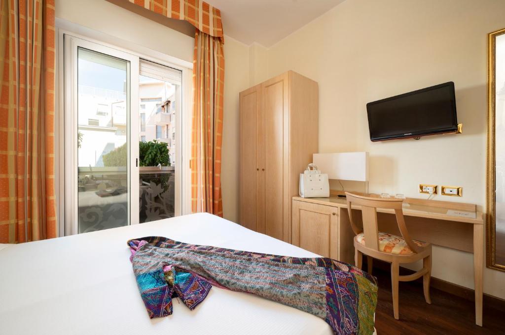 Hotel Byron - 4