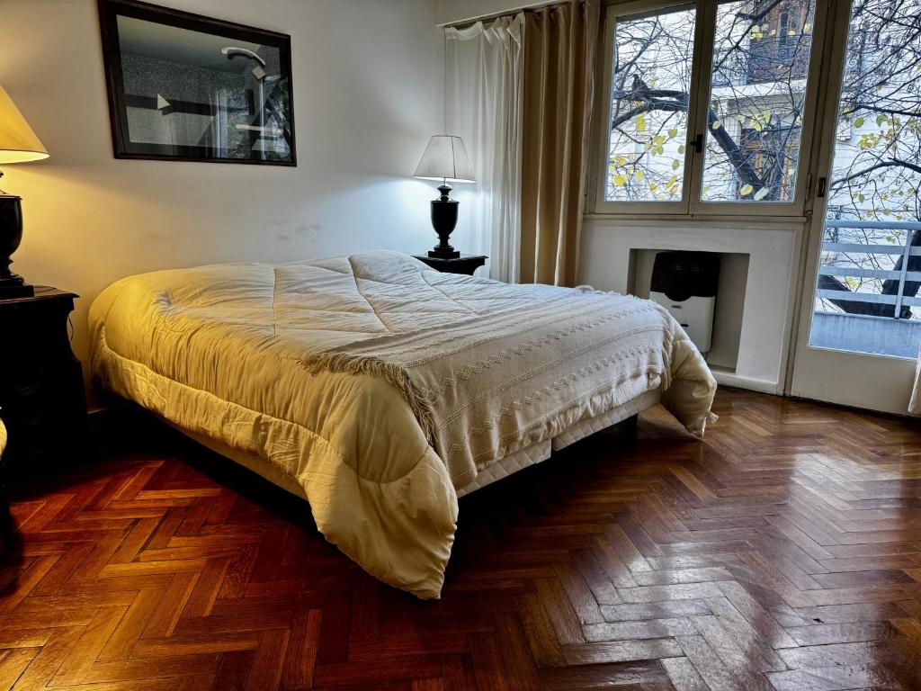 Elegante depto Recoleta, 2 dorm y balcón - 3