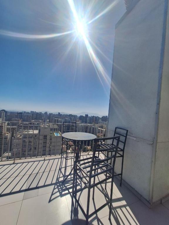 descubre santiago desde portugal cercano a mall y metros - 3