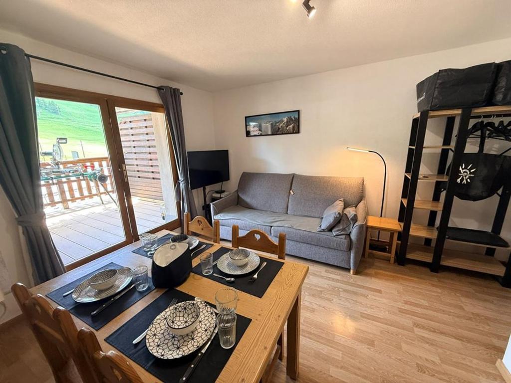 Appartement cosy avec terrasse ensoleillée, au pied des pistes de Montgenèvre, tout équipé - FR-1-266-219 - 1