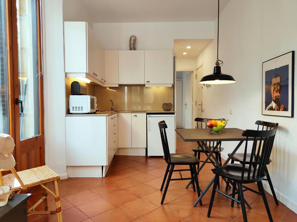 Bright 1-Bed Apartment on La Rambla Barcelona. RJ - 2
