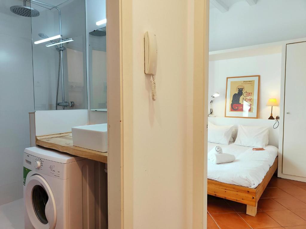 Bright 1-Bed Apartment on La Rambla Barcelona. RJ - 4