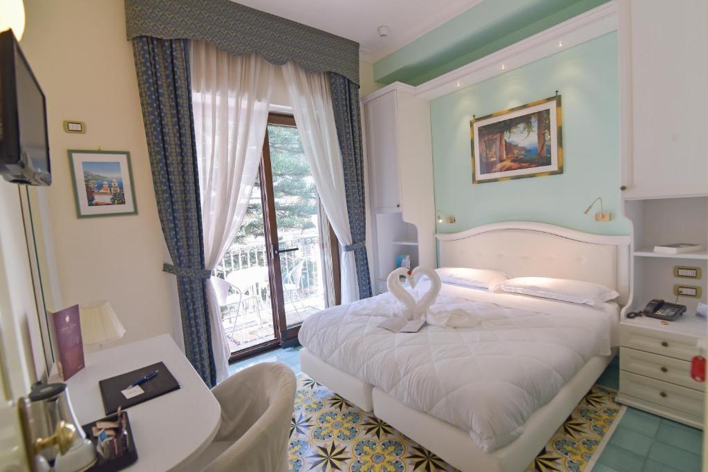 3. Hotel Sa..