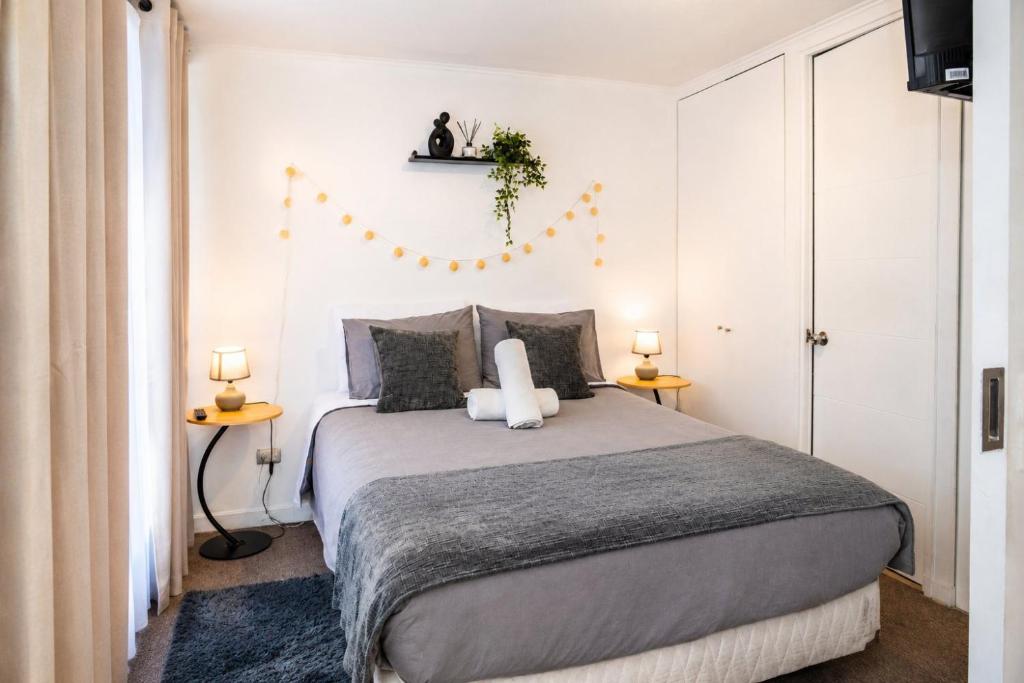 Comfortable Downtown Apartment for 2 - 5