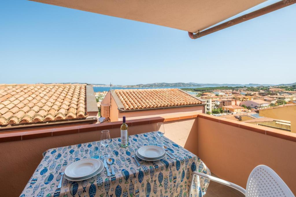 Sea View Terrace - Free Parking - Modern Apt for 4 guests - 4