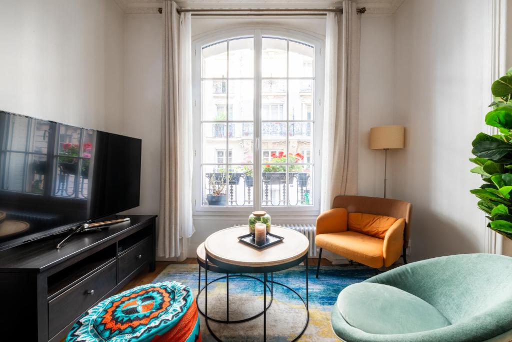 Charming 1BDR Apartment for 3 Near Eiffel Tower - 1