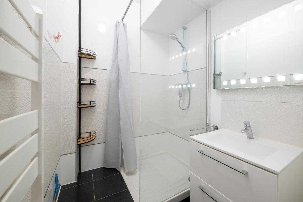 Charming 1BDR Apartment for 3 Near Eiffel Tower - 5