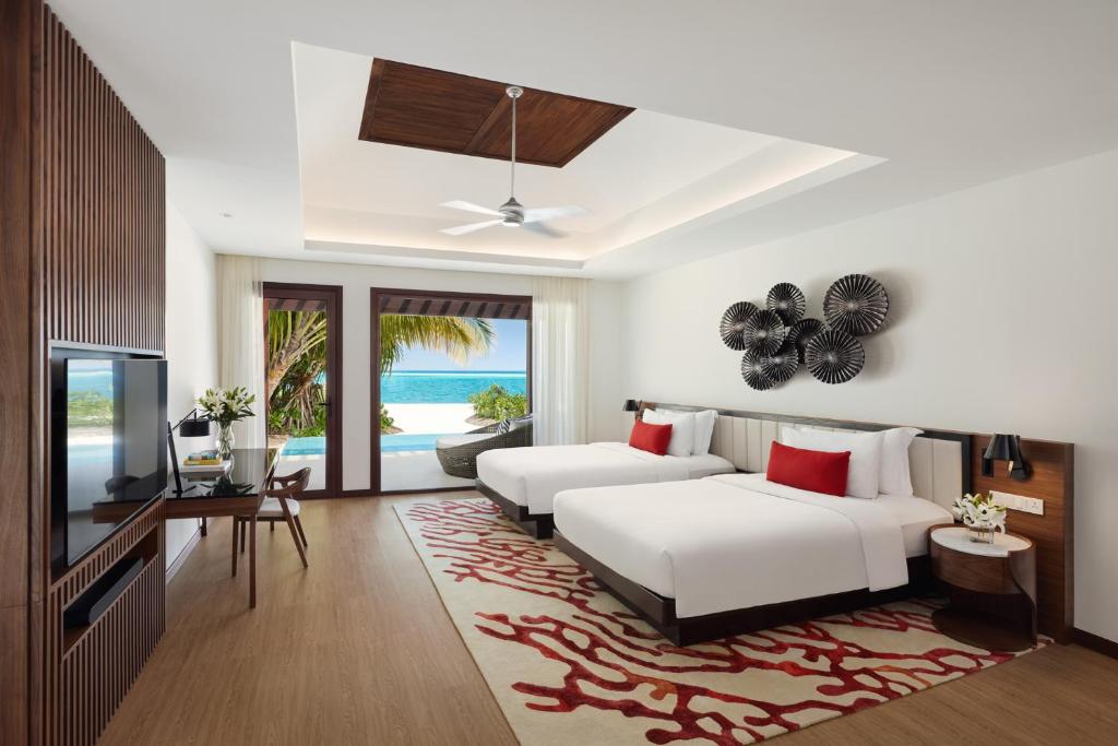 Shared lounge/TV area