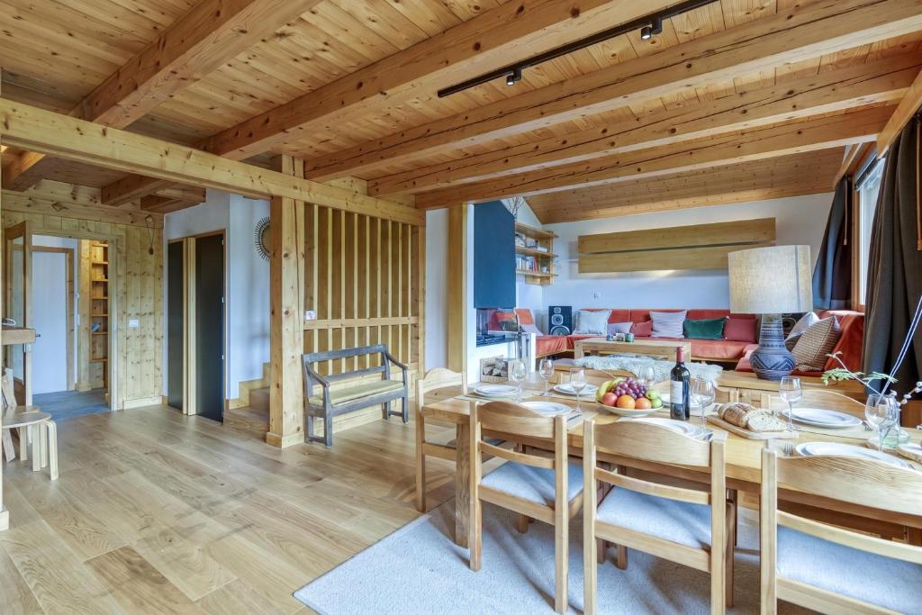 Chalet Allières Walk to Grands Montets | Sleeps 10 - 4