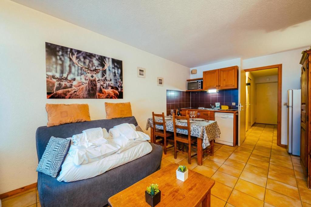 Le Prarion RDC Ski in/Ski out at Les Houches (Sleeps 4) - Happy Rentals - 3