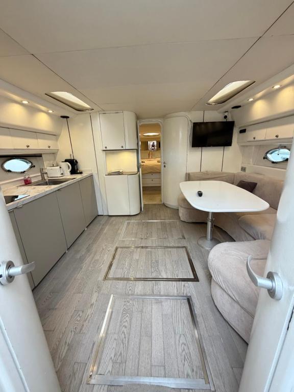 Yacht 17M Cannes Croisette Port Canto,3 Ch,clim,tv - 1
