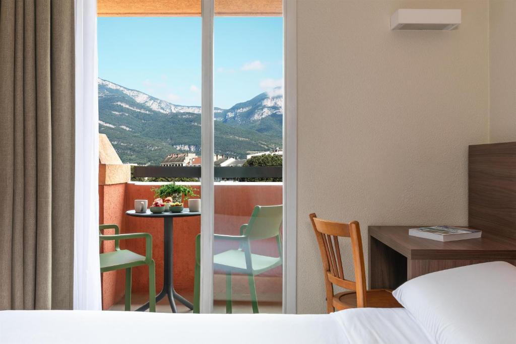 Kyriad Chambéry Centre - Hôtel et Résidence - 3