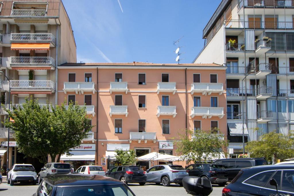 The Lux Apartment - Arona fronte lago- AC - WiFi - By Guestaly - 5
