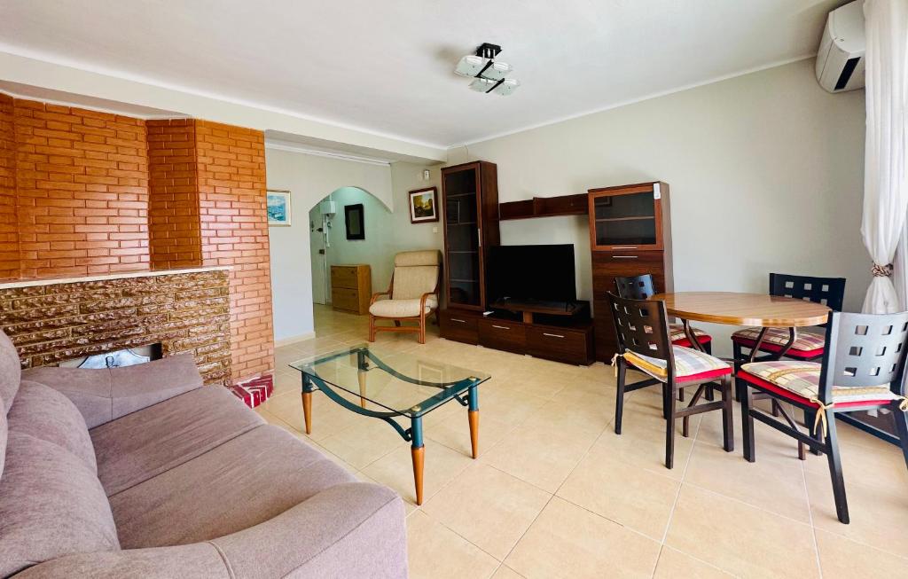 Home Diputacio Cambrils - 5