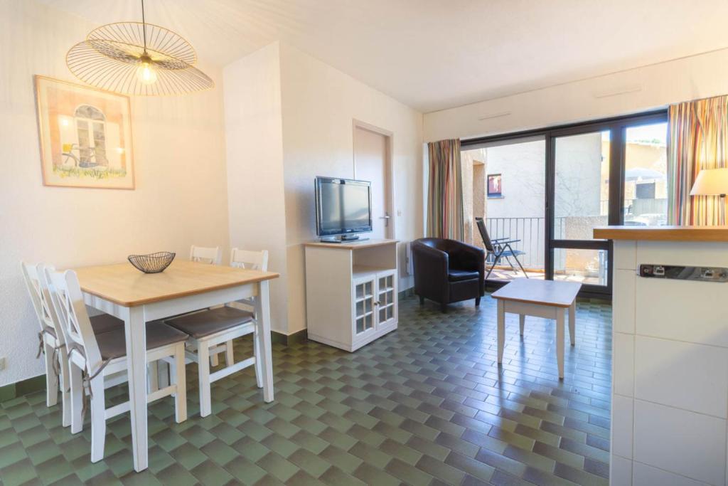 Vanae, T2 terrasse, piscine, plage à pied, parking - 3