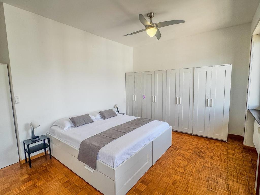 Spacious and bright 3-bedroom apartment steps from Milan Central Station - 5