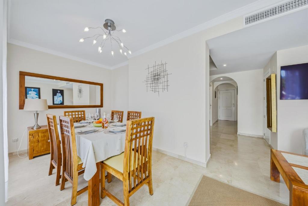 Spacious Penthouse in Elviria with 4 Pools and Large Terrace - 4