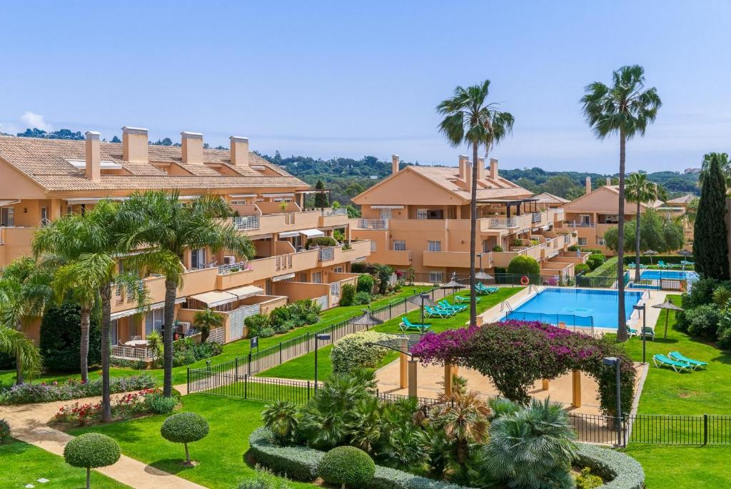 Spacious Penthouse in Elviria with 4 Pools and Large Terrace - 1