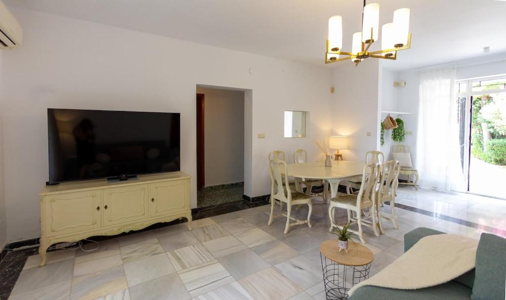 142 - Oasis Villa with Private Pool & Tropical Garden close to the Beach - 4