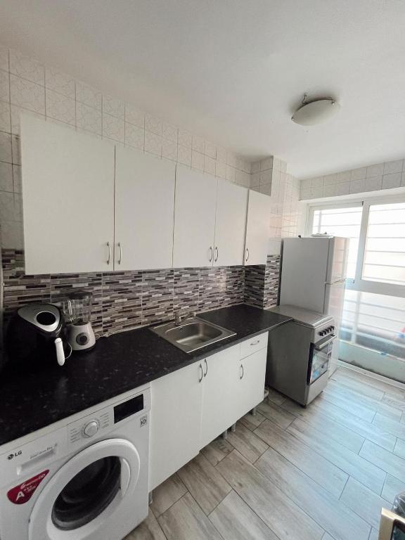 Charming 1-Bedroom Apartment in the Heart of Madrid - 1