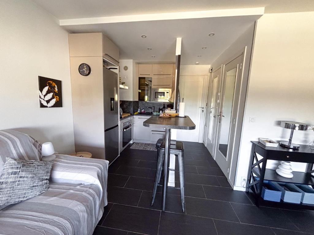 Cozy studio, terrace near beaches, Cannes - 4