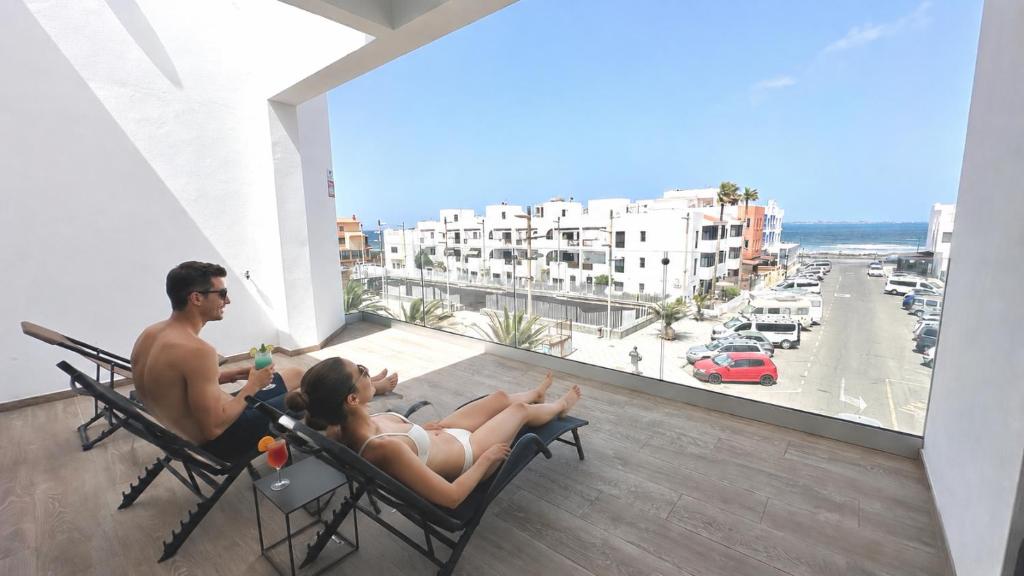 Stunning sea view apartment with big balcony in the center - 2