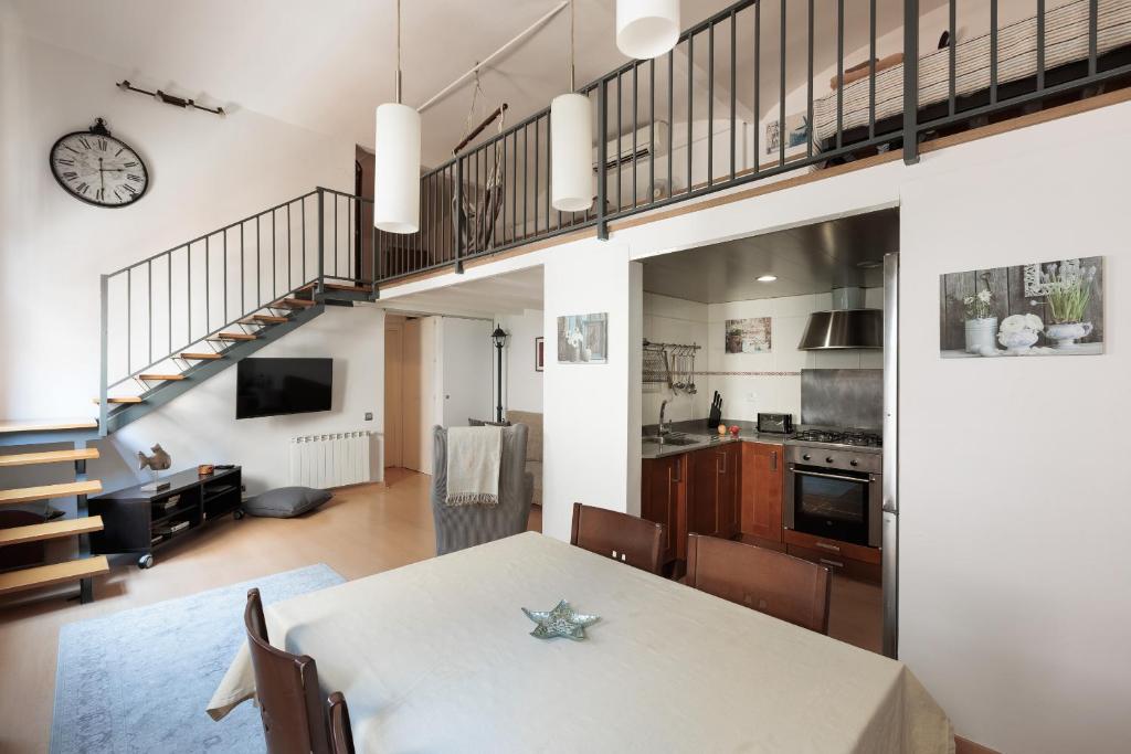 Unique Historic Factory Duplex - Only 15 min walk to Las Ramblas - 5