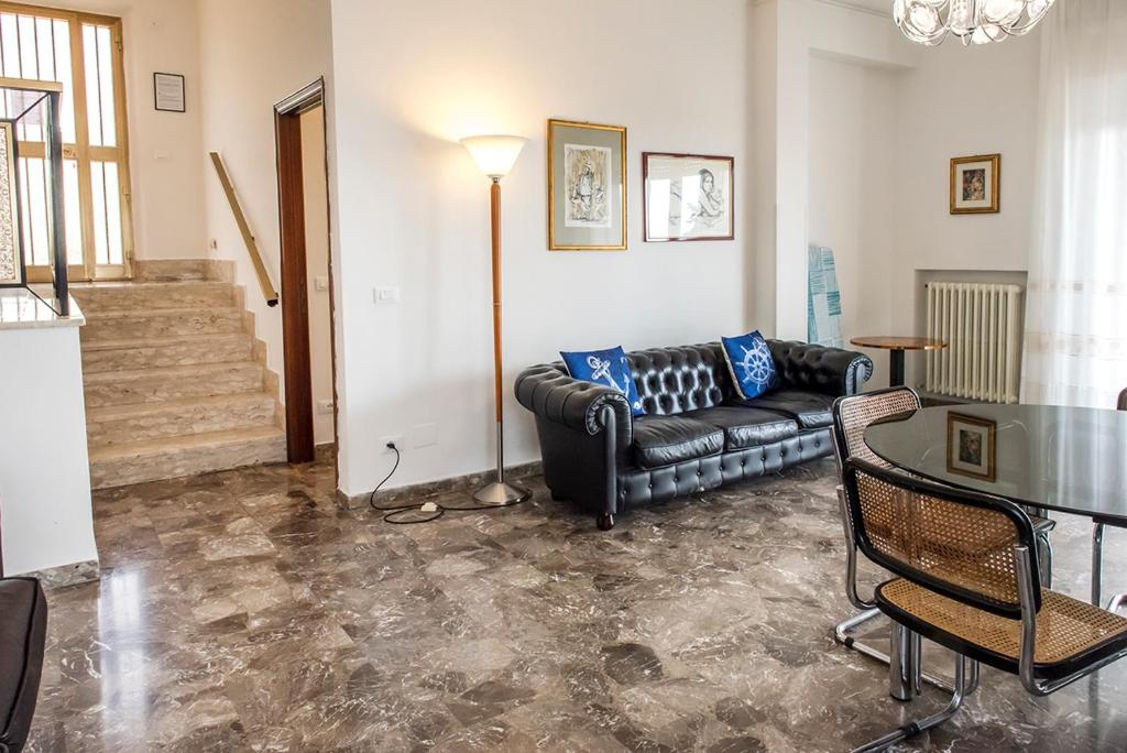 N235 - Numana, ampio appartamento con terrazzo vista mare - 3