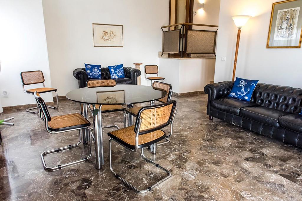 N235 - Numana, ampio appartamento con terrazzo vista mare - 2