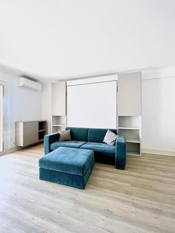Cap d'Antibes - For 2 people, sea view & parking - 2