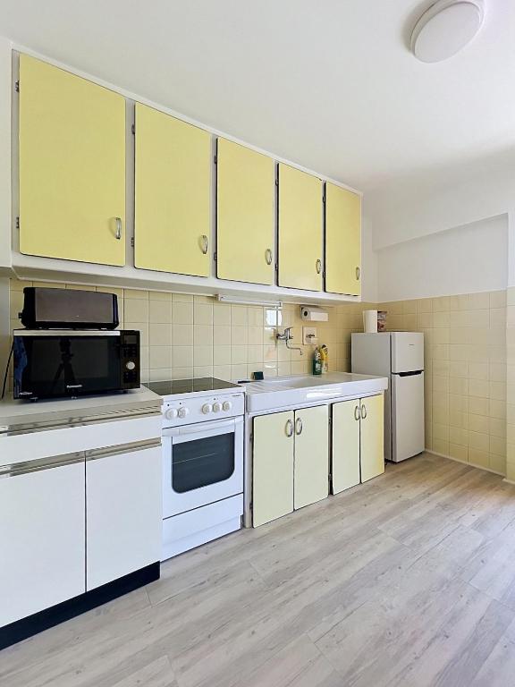 Cap d'Antibes - For 2 people, sea view & parking - 5