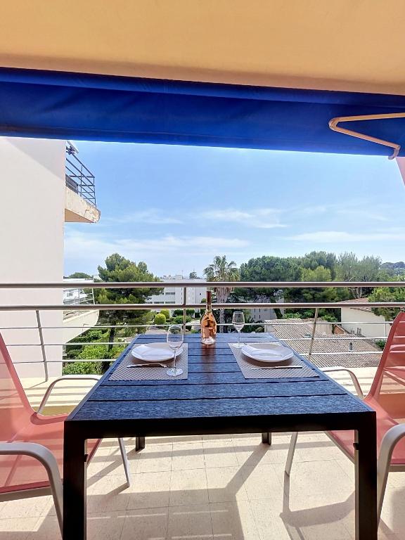 Cap d'Antibes - For 2 people, sea view & parking - 3