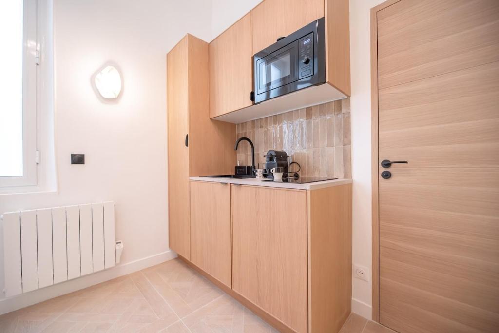 Cosy Flat by Quai d'Orsay, near Eiffel Tower - 4