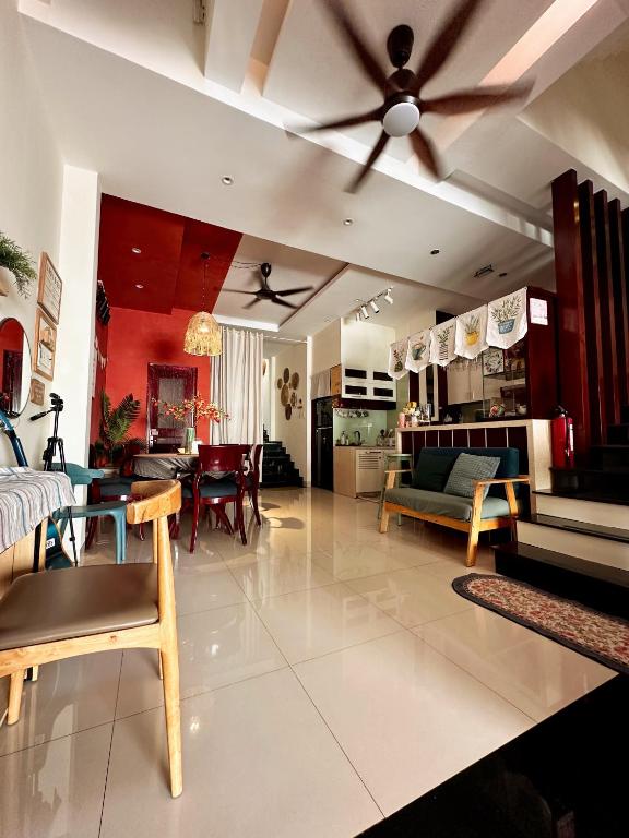 R1• 12NM Annie.homestay【Solo/Couple balcony room】