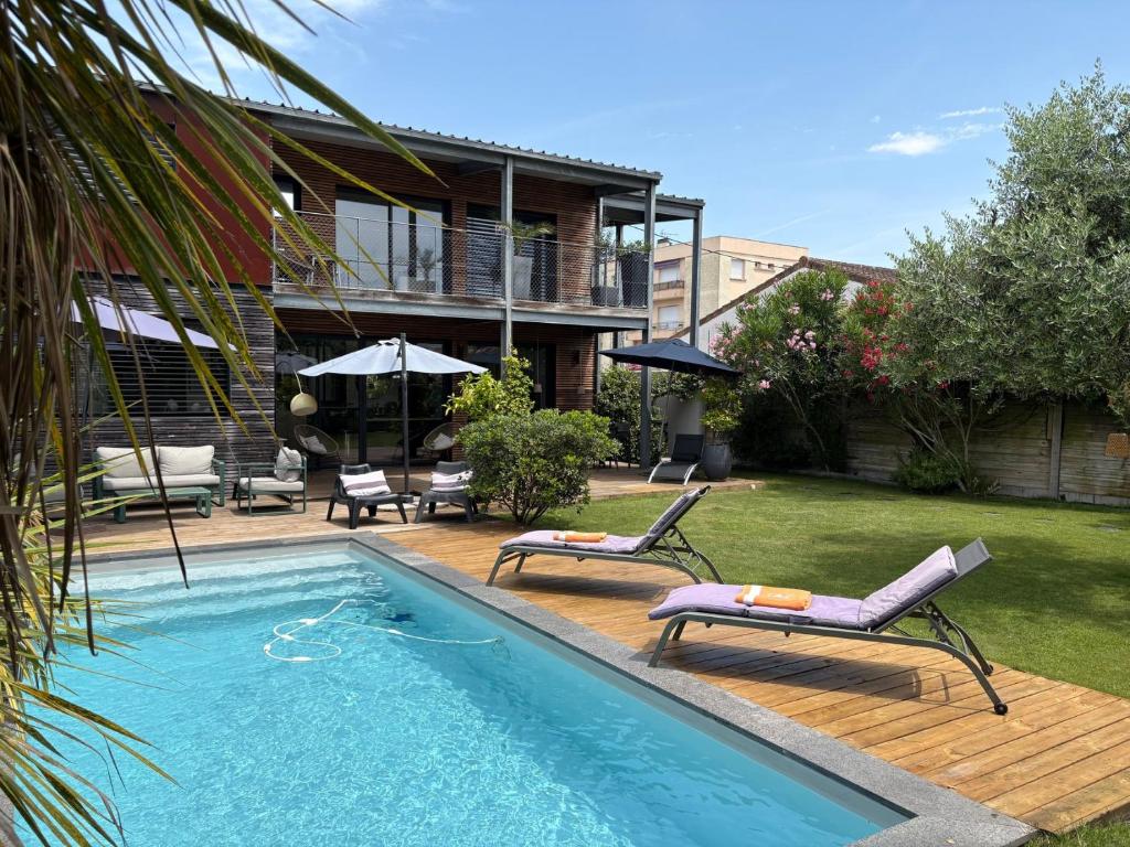 Pleasant Family house with swimming pool - 1