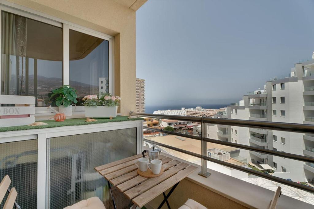 Charming 2-Bedroom Apartment with Ocean Views in Adeje - 2